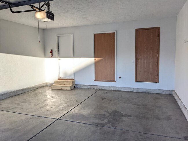 Building Photo - 1814 Cedarcrest Ave