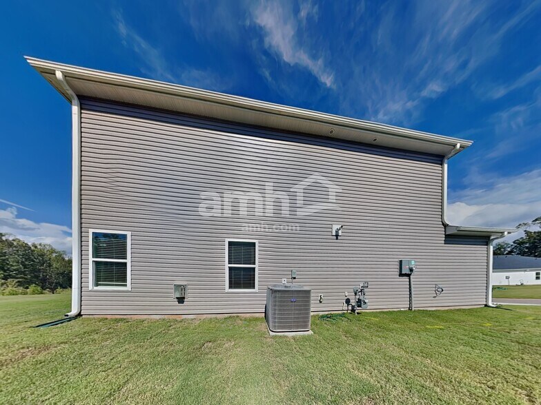 Building Photo - 303 Granby Trl