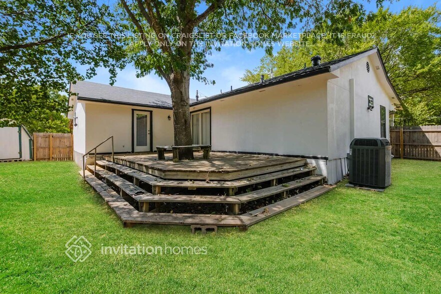 Building Photo - 213 E Gail Ln