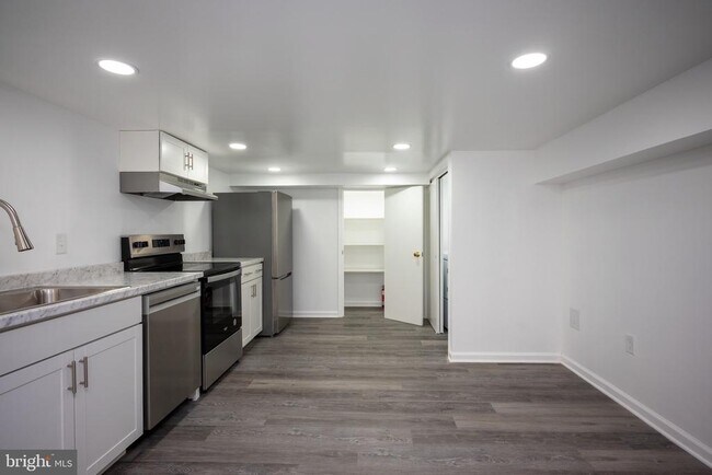 Building Photo - 2104 Steuben Way