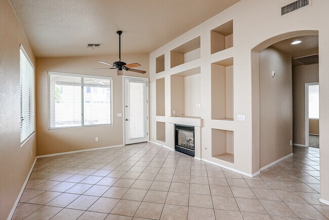 Building Photo - 4bed with pool