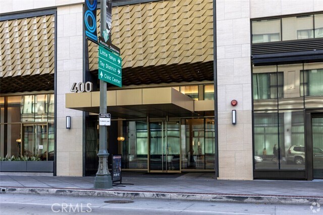 Building Photo - 400 S Broadway