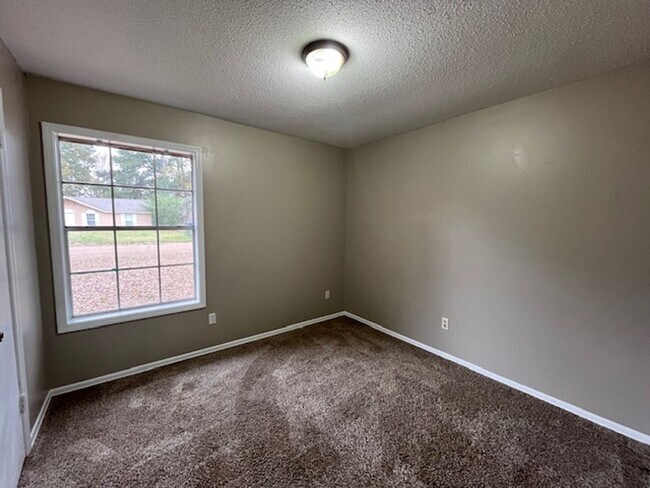 Building Photo - Renovated 3 Bedroom 1 Bath Home for Rent! with Detached Garage!