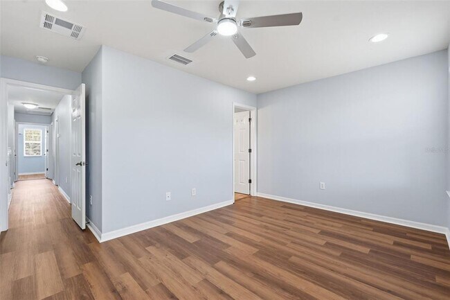 Building Photo - 2505 Harn Blvd