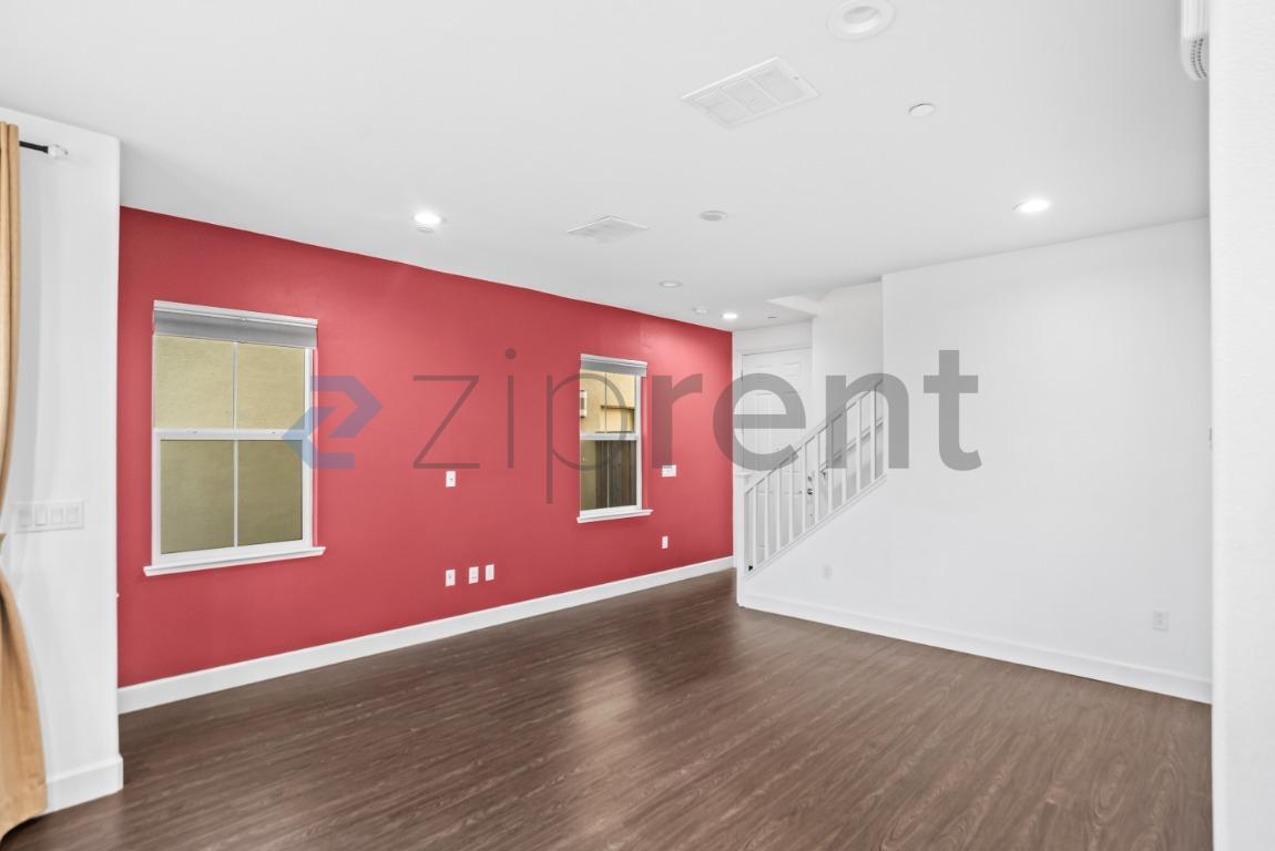 Building Photo - Unit