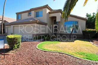 Building Photo - 5-beds, 3-baths Waterfront home in Gilbert...