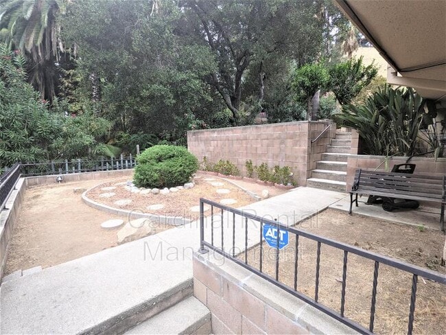 Building Photo - 1001 N Ave 67