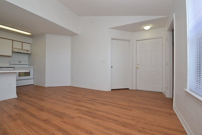 Building Photo - 1/1 Condo in Villas Del Sol ~ Gated Comm w/ Resort-Style Amenities!