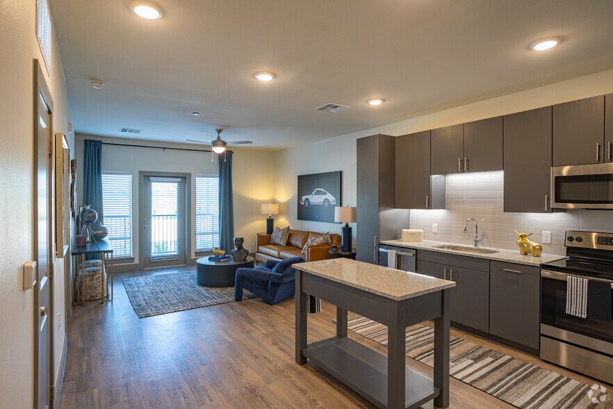 Primary Photo - Broadvue Apartments