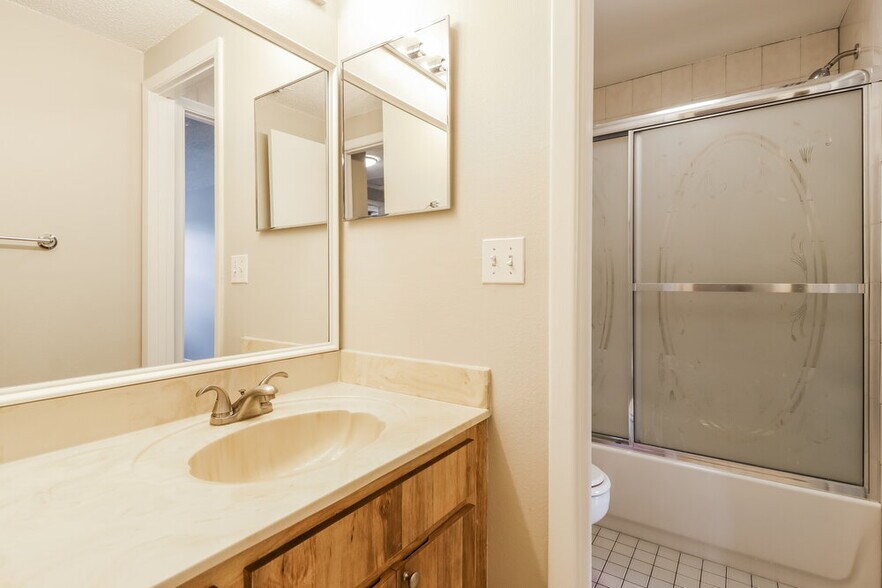 Building Photo - 2825 Cedaridge Dr