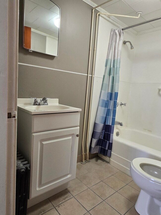 Building Photo - 96 N Main St