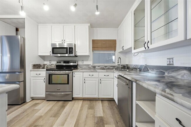 Building Photo - 6254 Alligator Lake Shore E