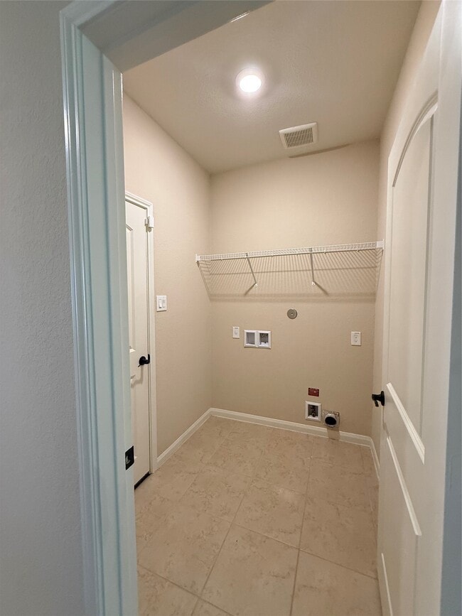 Building Photo - 8985 Oval Glass St