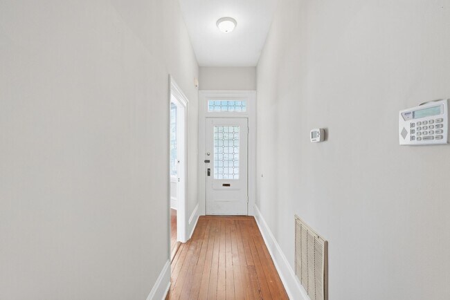 Building Photo - 320 E 31st St