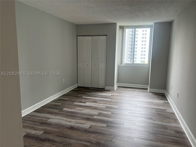 Building Photo - 800 N Miami Ave