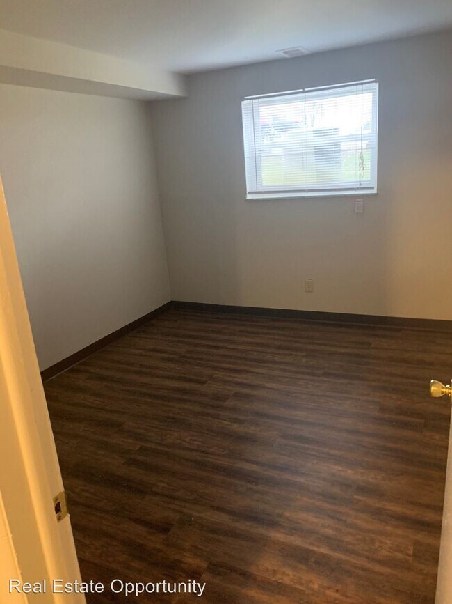 Building Photo - 460 N Nelson Rd