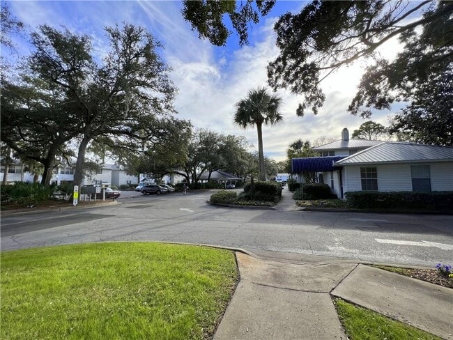 Building Photo - 111 S Island Square Dr