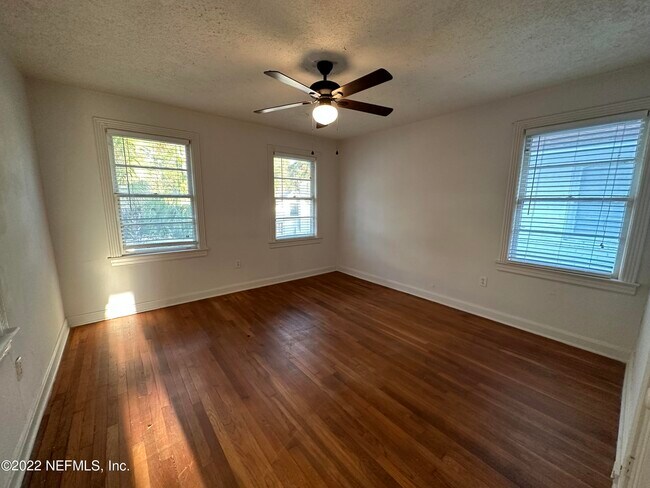 Building Photo - 1641 Larue Ave