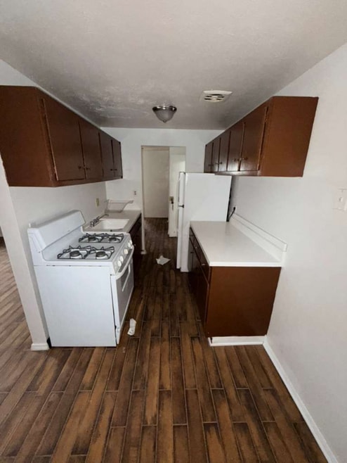 Building Photo - 14815 Euclid Ave