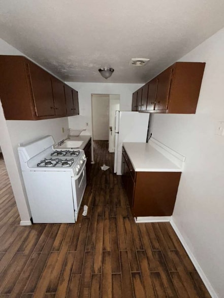 Building Photo - 14815 Euclid Ave