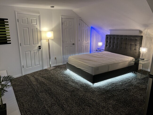 Building Photo - 1310 Daytona Ave