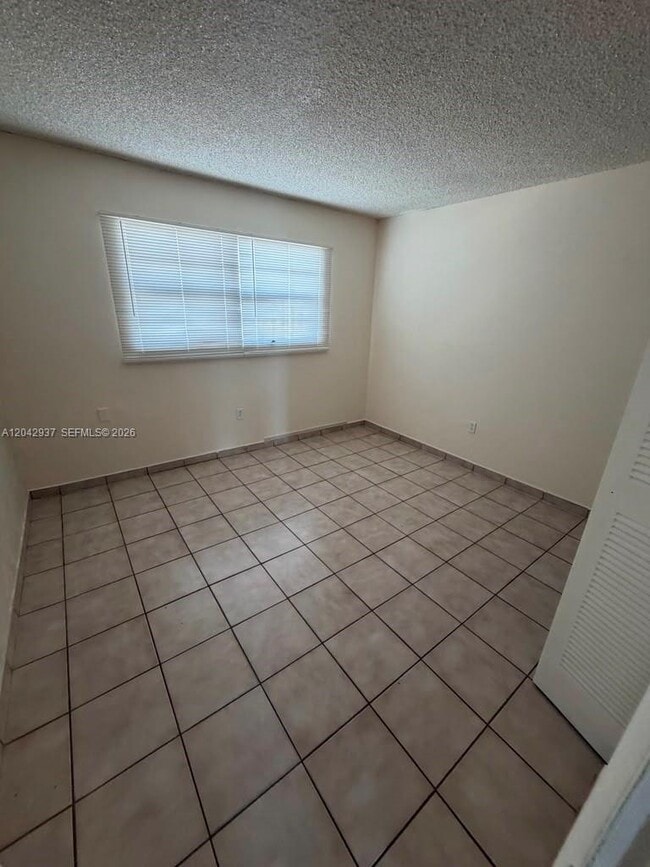 Building Photo - 6070 W 19th Ave