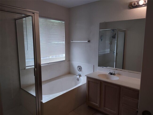 Building Photo - 8608 Devine Ln