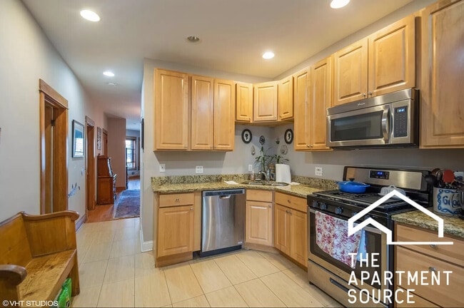 Building Photo - 2509 W Diversey Ave