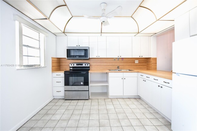 Building Photo - 5100 SW 90th Ave