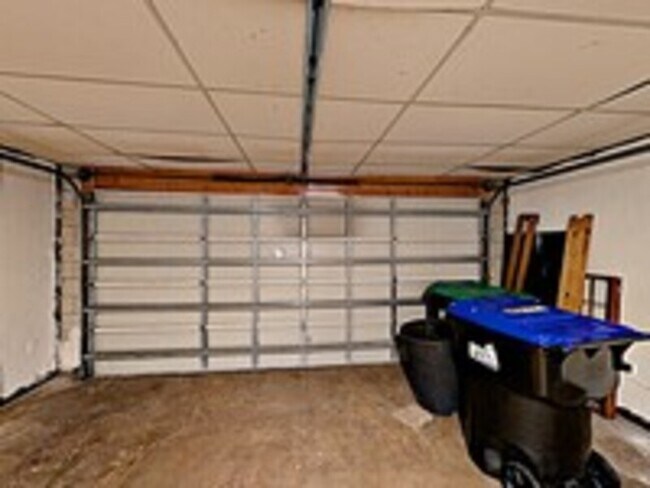 Building Photo - 6505 Ambassador Dr