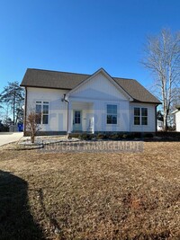 Building Photo - Cozy three bedroom home!