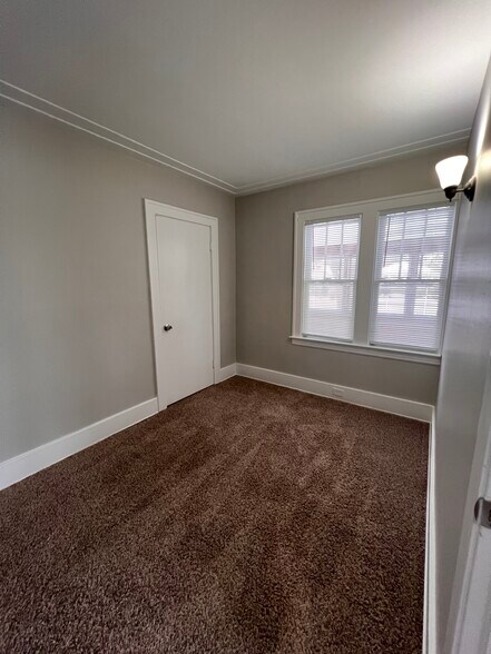 Building Photo - 1343 Houseman Ave NE