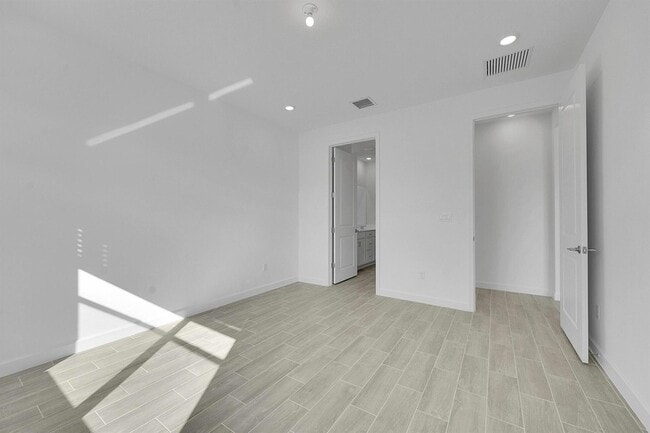 Building Photo - 6429 Seabright Ter