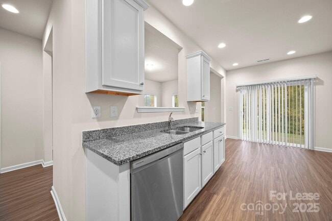 Building Photo - 711 Lackey St