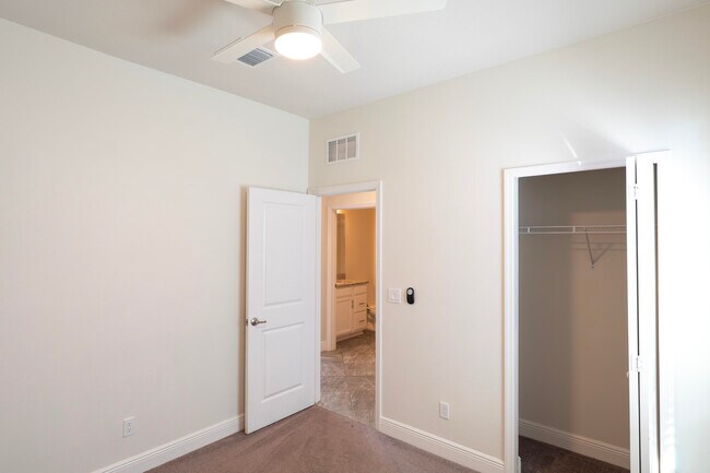 Building Photo - 10885 SW Robbia Way