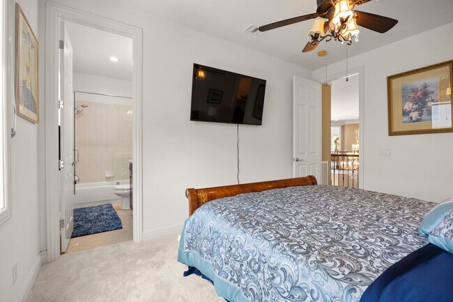 Building Photo - Exquisite Luxury Living in the Moorpark Co...