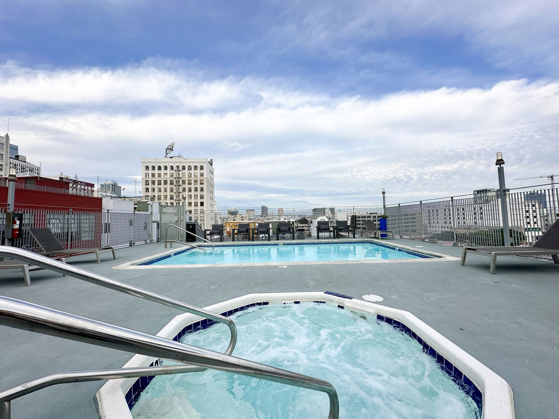 Building Photo - 315 E 8th St