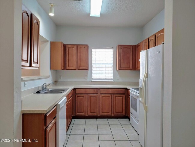Building Photo - 1723 Forest Lake Cir W