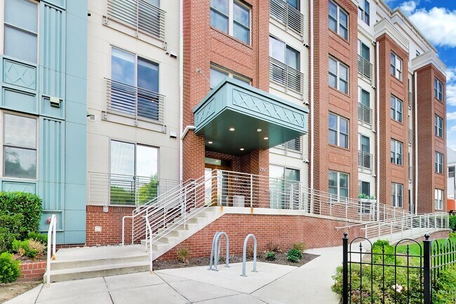 Building Photo - 1350 Maryland Ave NE
