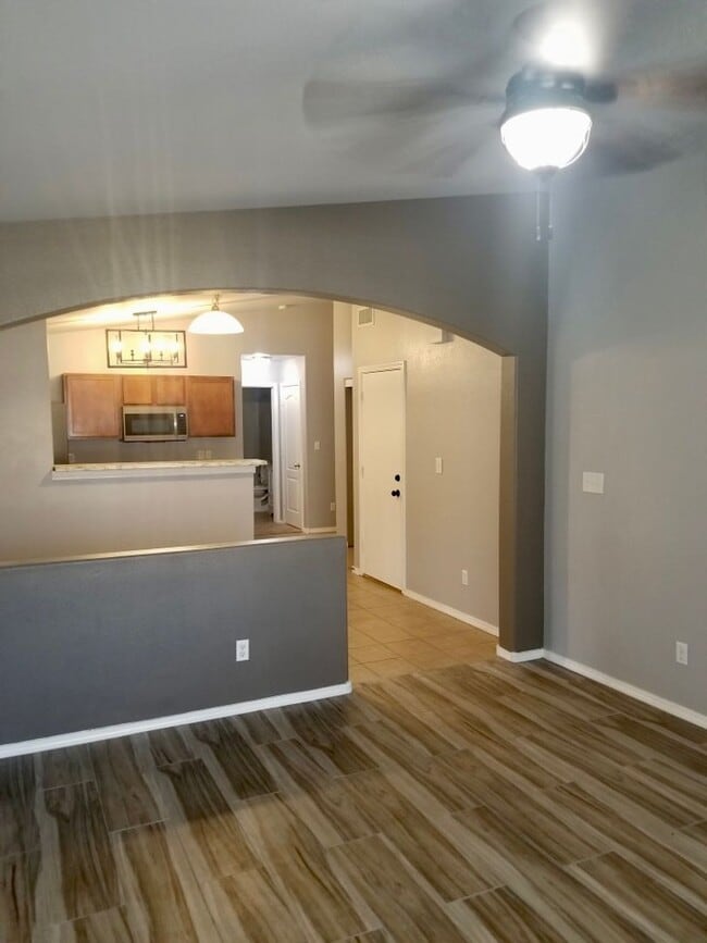 Building Photo - 5095 Kensington Way