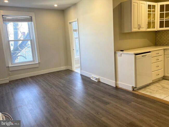 Building Photo - 21 S Main St