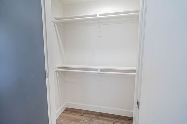 Building Photo - Beautiful 1-Bedroom Condo with an Office Space in Sherman Oaks!