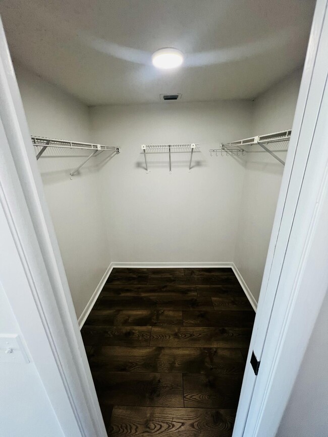 Building Photo - 4657 Fountains Dr S