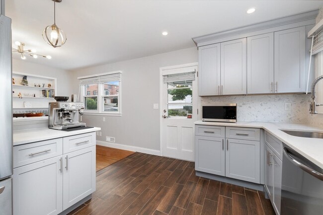 Building Photo - 47 Blondel Dr