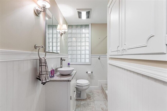 Building Photo - 14 Rip Van Winkle Cir