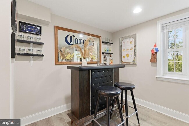 Building Photo - 5642 Jefferson Blvd