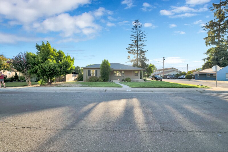 Building Photo - 1301 S Lee Ave