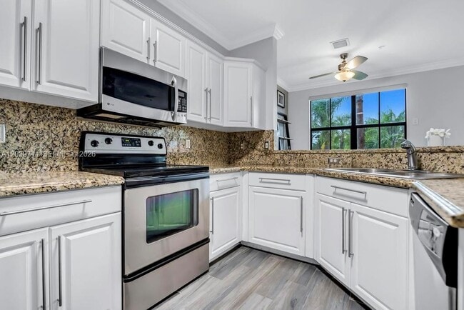 Building Photo - 4600 SW 160th Ave