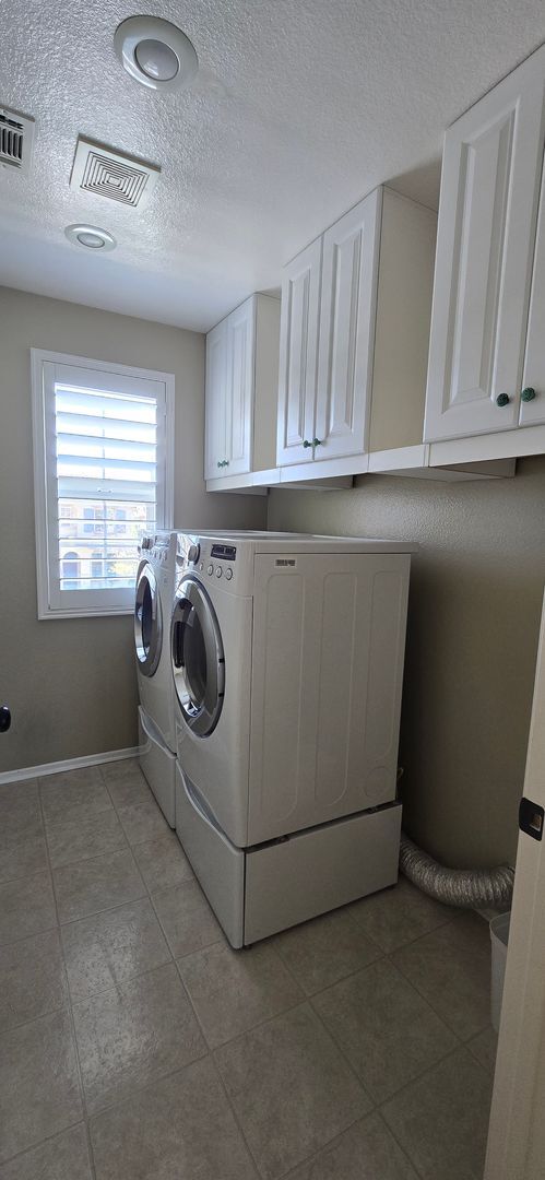 Building Photo - Pristine Chapman Heights Home on Golf Course!