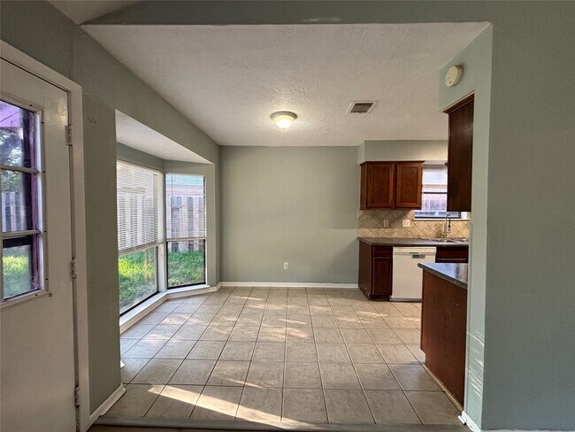Building Photo - 1506 Park Maple Dr